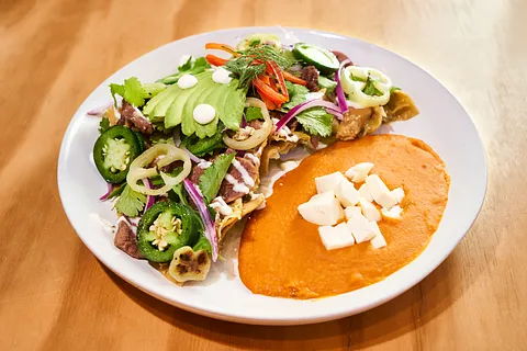 Chilaquiles con Lengua