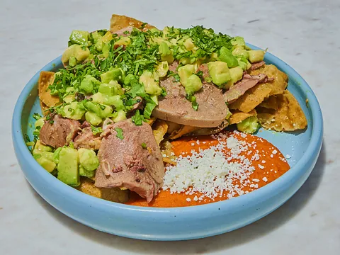  Chilaquiles con lengua