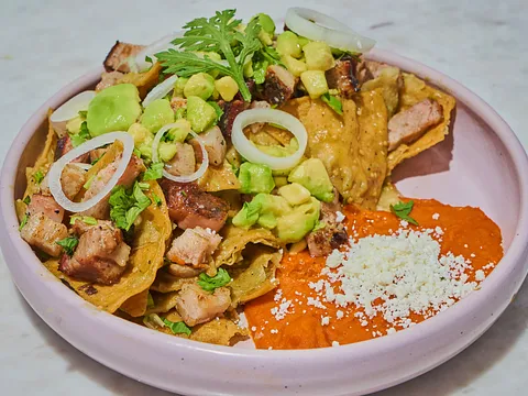 Chilaquiles con pancita ahumada