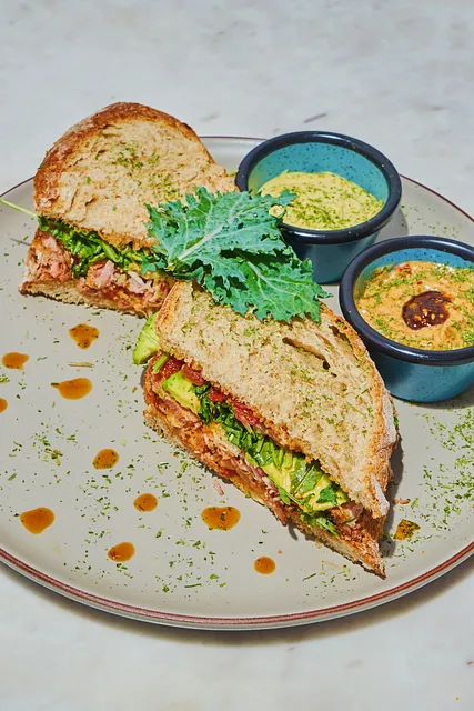 Sándwich de atún ahumado