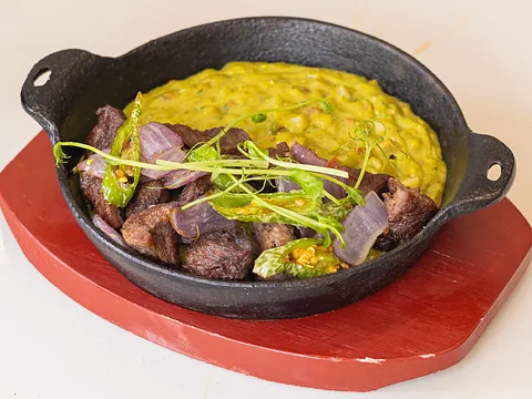 Chicharrón de rib eye