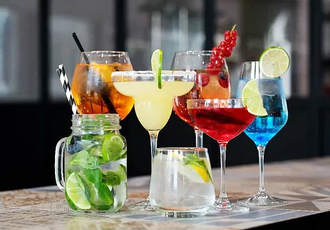 Logo for Destilados y Mixología