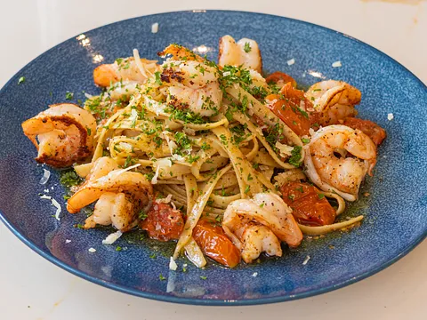 Fetuccini Pomodoro con Camarón