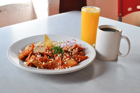 Chilaquiles sencillos (rojos o verdes)