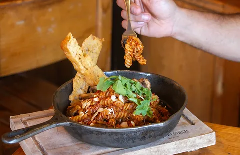 FUSILI AL PESTO DE ALBAHACA