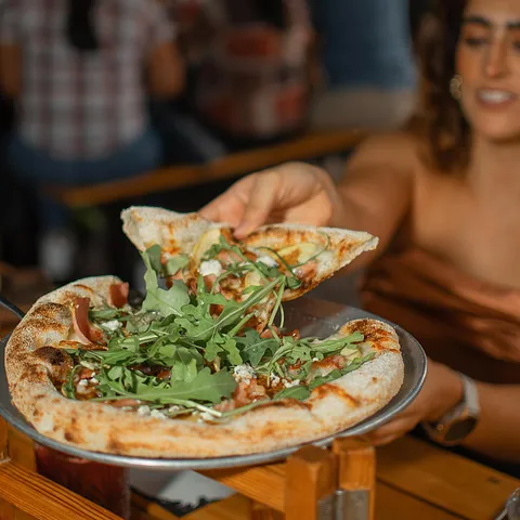 Manzana Caramelizada, Queso Azul y Tocino