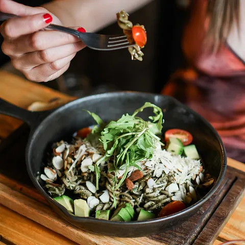 FUSILI AL PESTO DE TOMATES DESHIDRATADOS