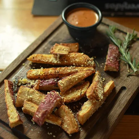 PAPAS RÚSTICAS CON CAMOTE FRITO