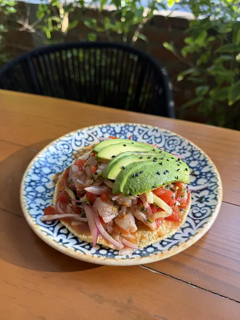 Tostada de ceviche de camarón 