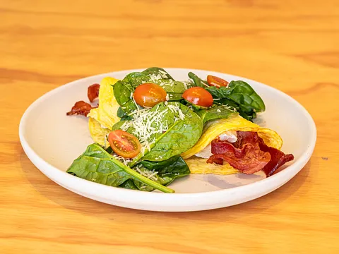 Omelette tocino y queso brie