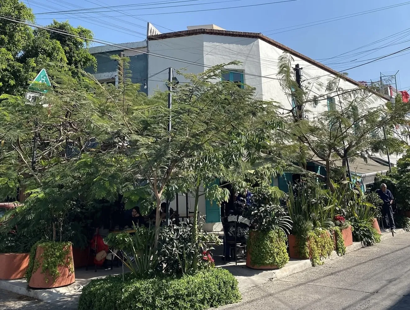 Leonela Café Bistró Americana hero image