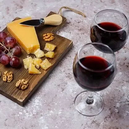 Tabla de quesos+ 2 copas de vino