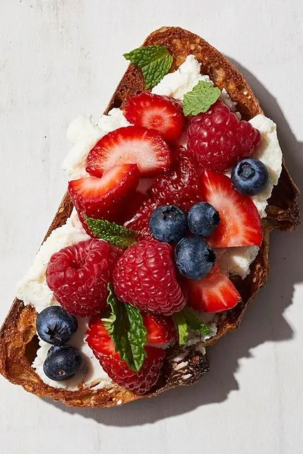 Toast de frutos rojos 