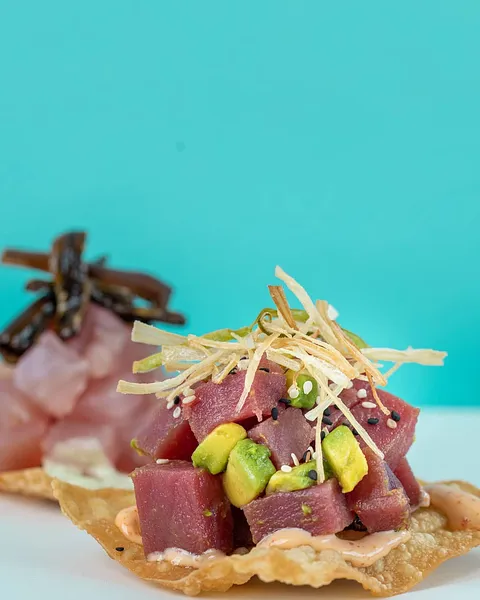 Tostadas de chicharrón de atún