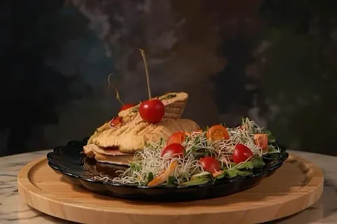 Panini Caprese con chile serrano