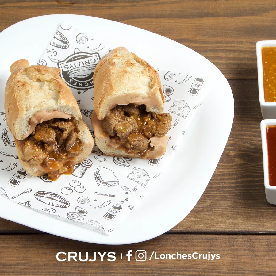 CRUJY CARNE CON CHILE