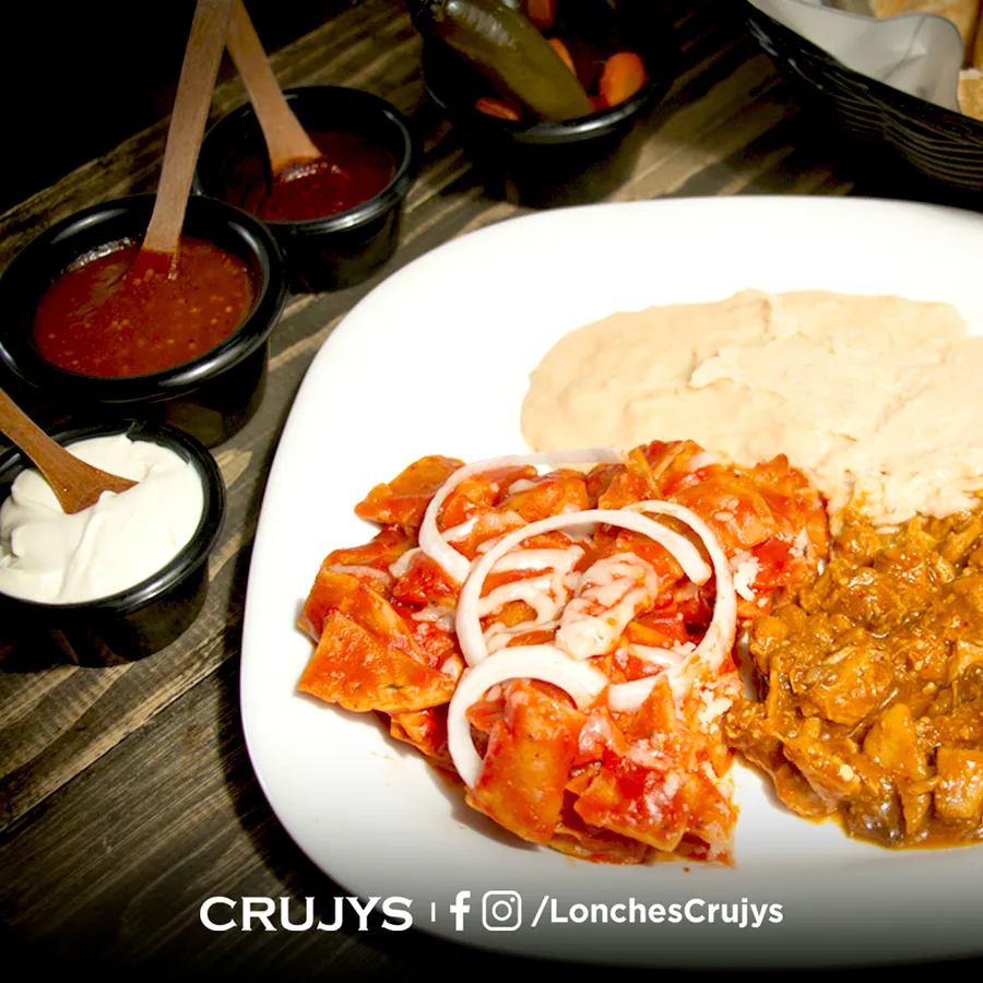 Chilaquiles con Chicharrón