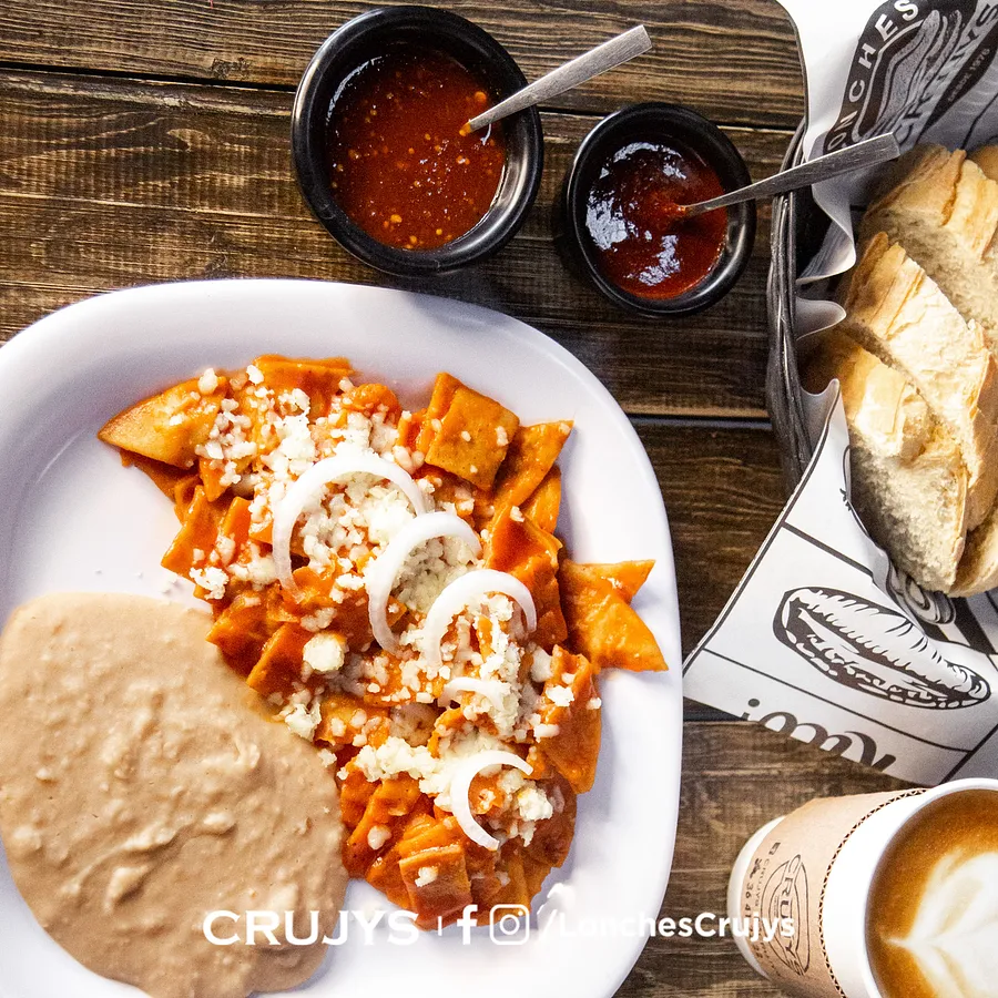 Chilaquiles Rojos Tradicionales