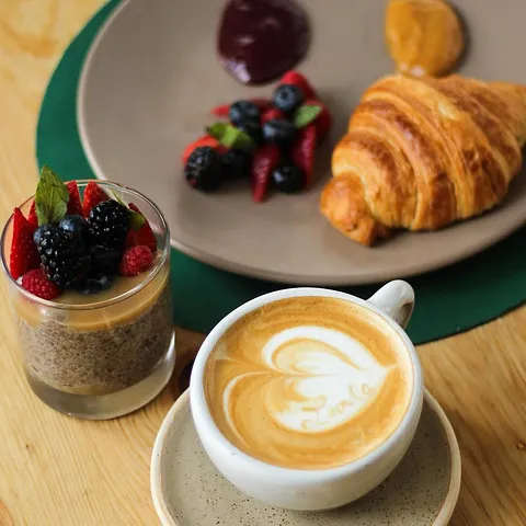 Croissant con mermelada de la casa