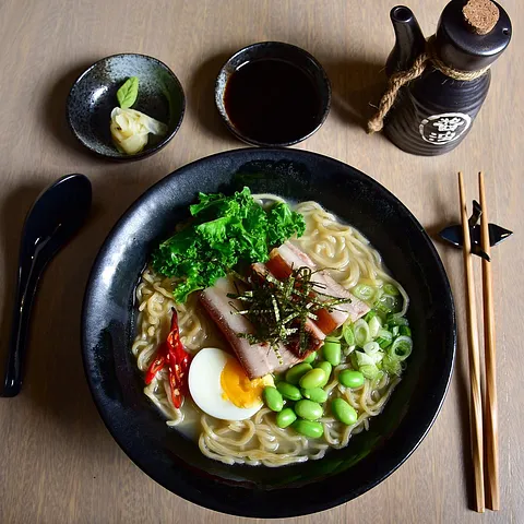 TONKOTSU RAMEN DE CERDO CHASHU