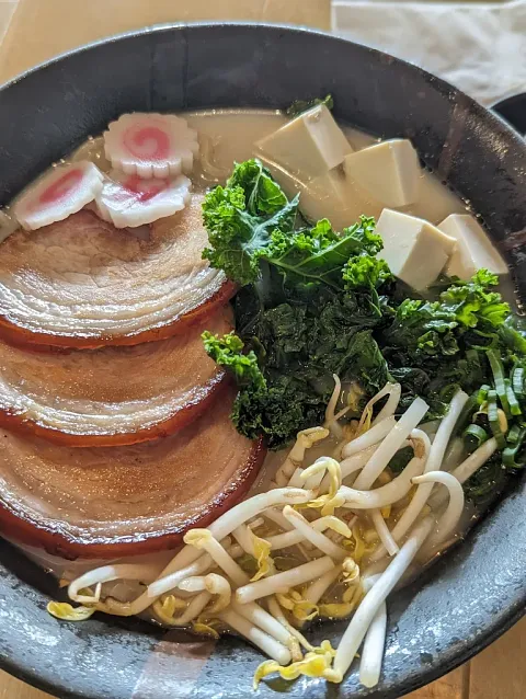 TONKOTSU RAMEN DE PANCETA CONFITADA