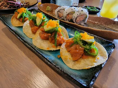 CHIPS DE SALMÓN Y TUNA SPICY