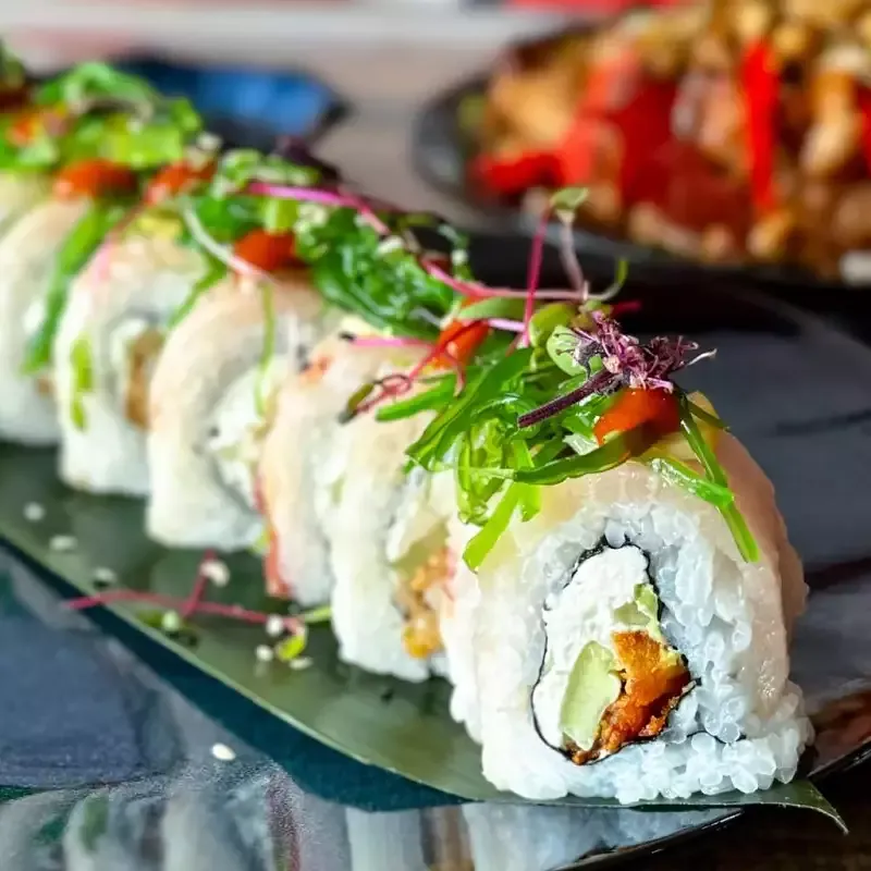 Hamachi roll