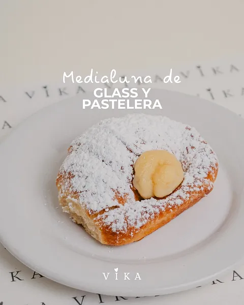 Medialuna Glass y pastelera