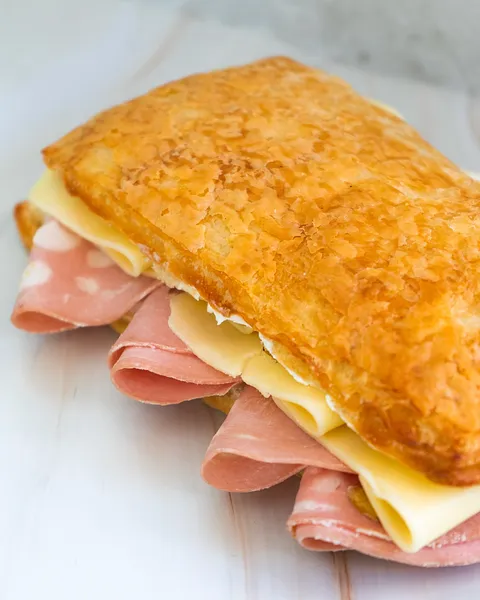 Sandwich Jamón y queso