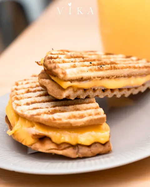 Tostado de lomito ahumado y queso