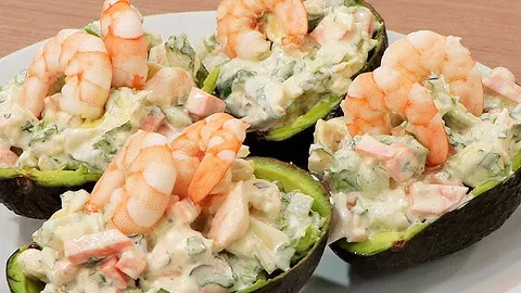 AGUACATE RELLENO DE CAMARÓN