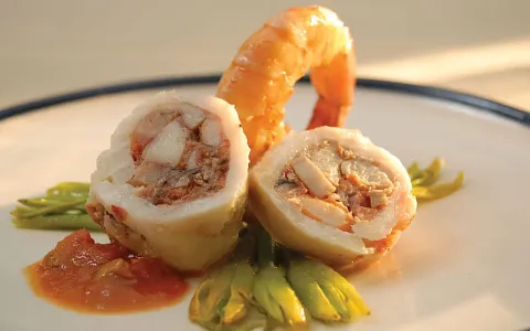 CAMARONES ENVUELTOS EN FILETE DE MERO