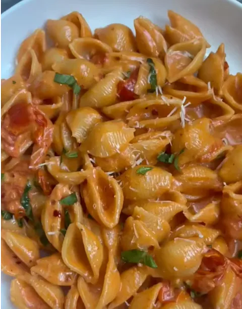 Pasta a la crema y chipotle